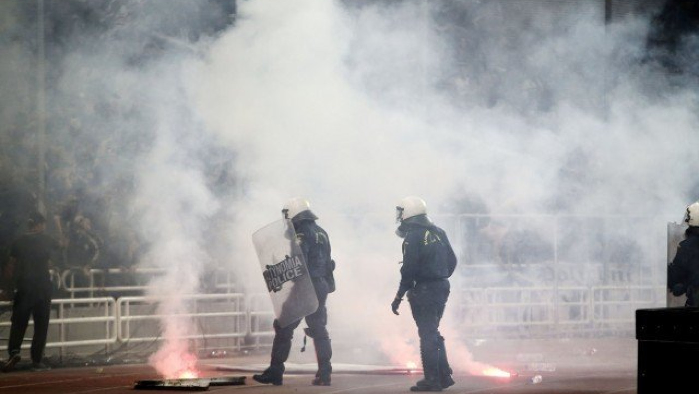 Τρεις εισβολές στο γήπεδο, αποβολή από το πρωτάθλημα