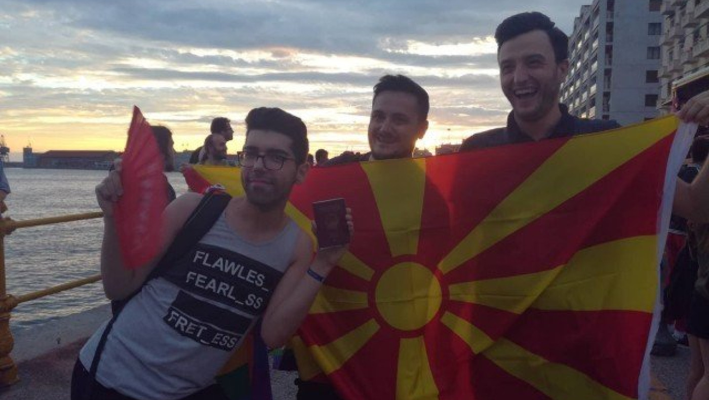 Σκοπιανοί ομοφυλόφιλοι με σημαία τους στη Θεσσαλονίκη!