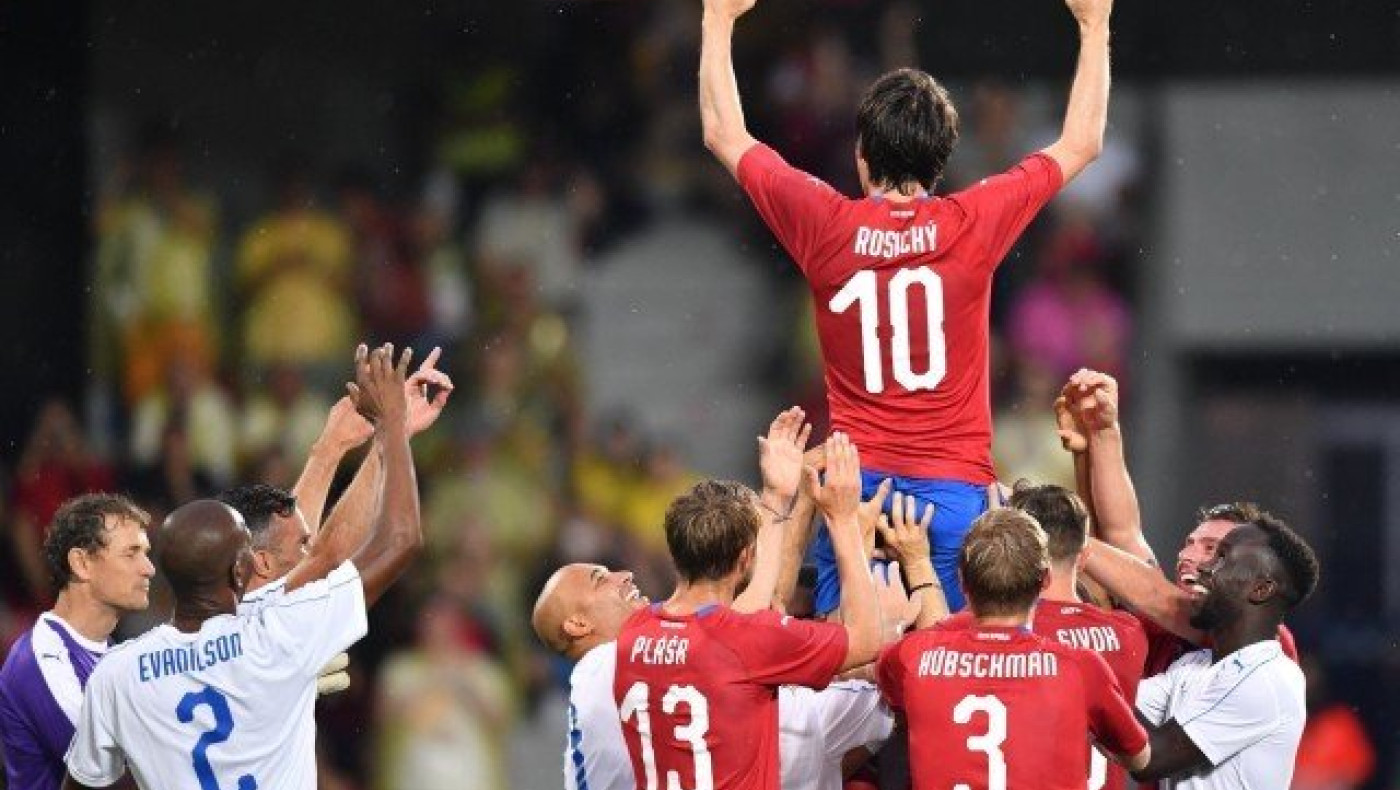 Αντίο με βροχή            και 5άρα για τον μικρό Μότσαρτ (pics+vids)