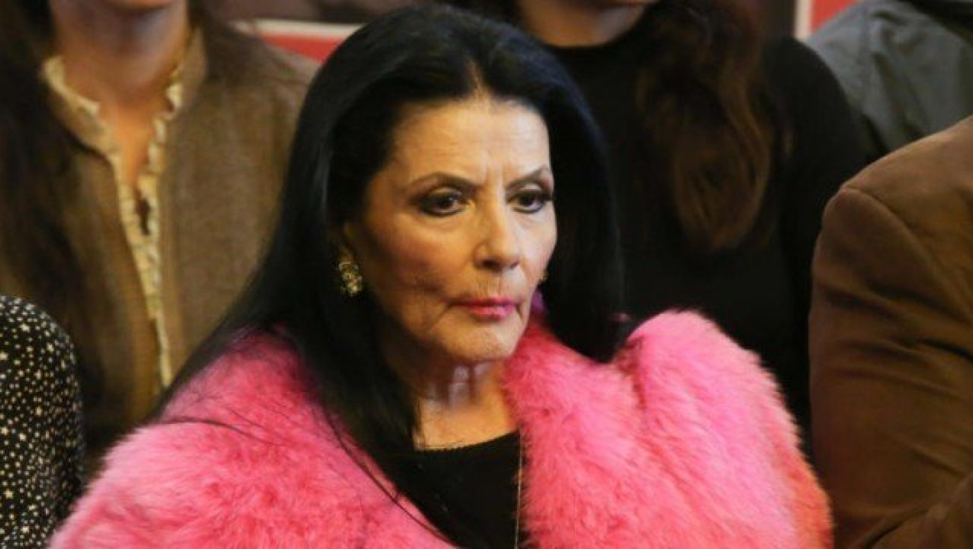 Δύσκολες ώρες περνάει η                               Ζωζώ Σαπουντζάκη