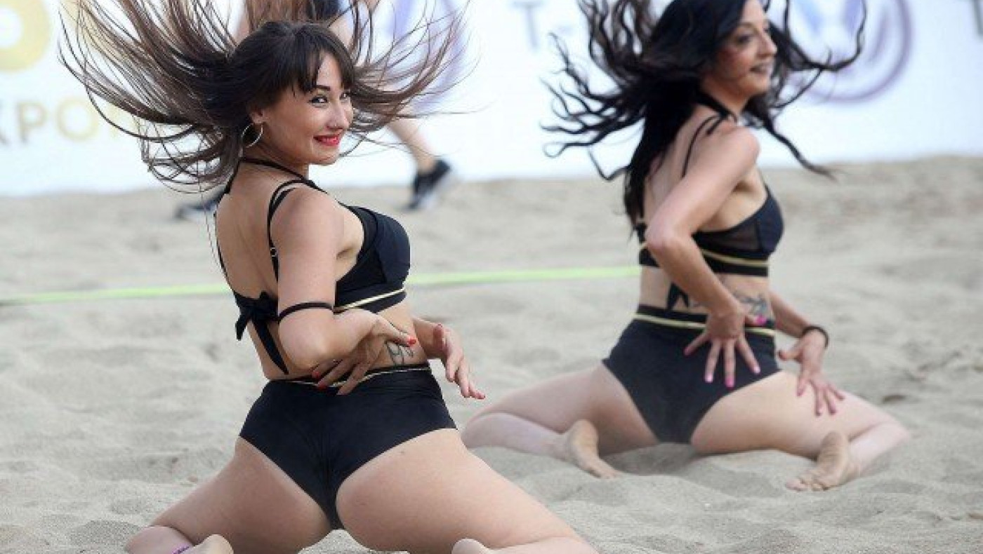 Cheerleaders από άλλο πλανήτη στη Θεσσαλονίκη! (photos)