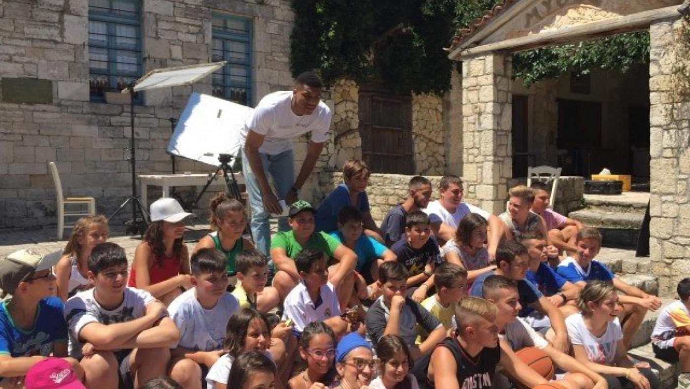 Στην Αθυτο ο        Γιάννης           Αντετοκούνμπο! (pic)