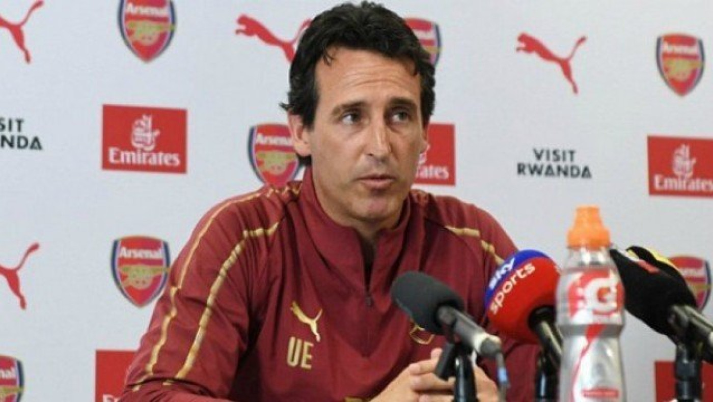 Ο Βενγκέρ        έφυγε αλλά... δεν ενημέρωσε τον Εμερι!