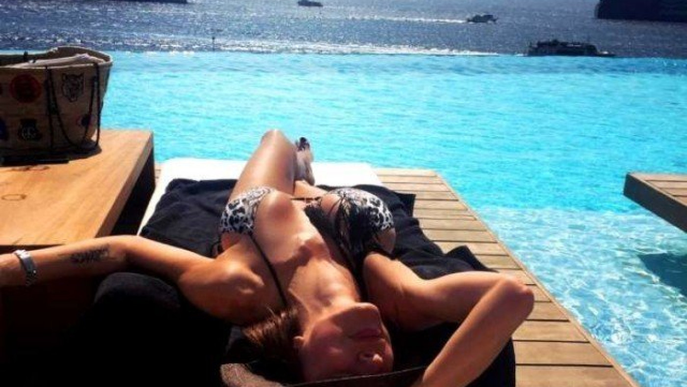 Κορμί λαμπάδα και             εμείς τάβλα! (photos)