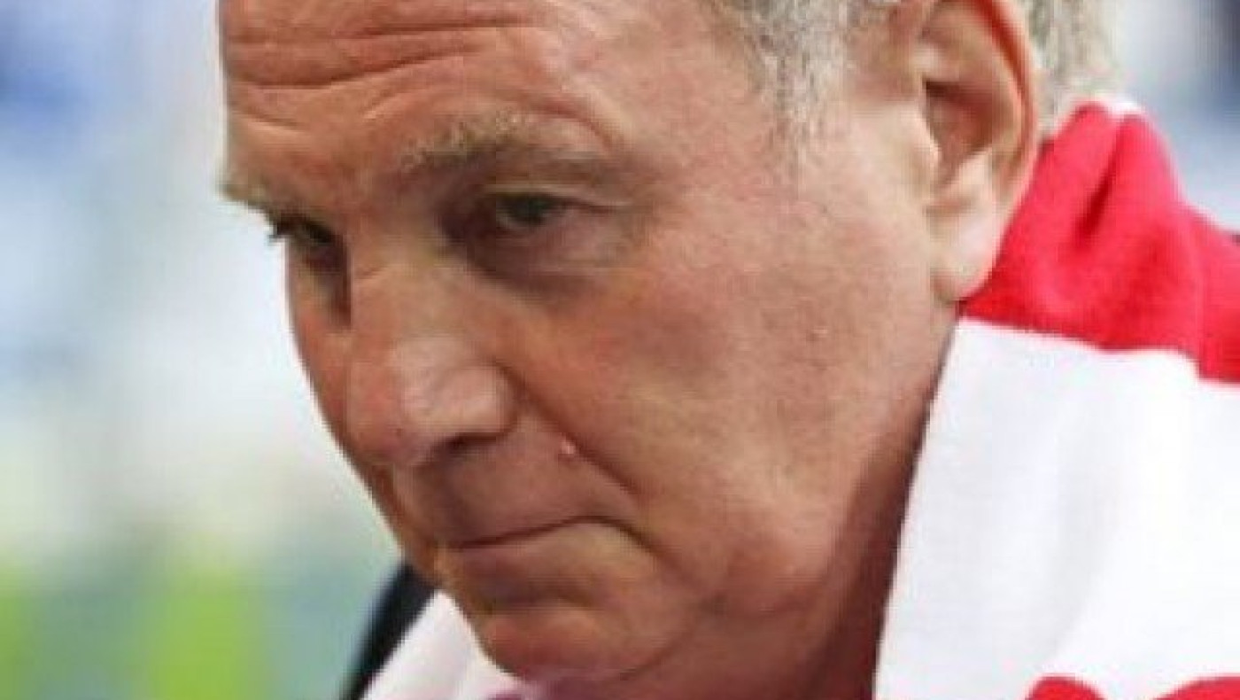 Επίθεση Χένες σε Οζίλ: «Κρύβει τα χάλια του πίσω από τον Ερντογάν»