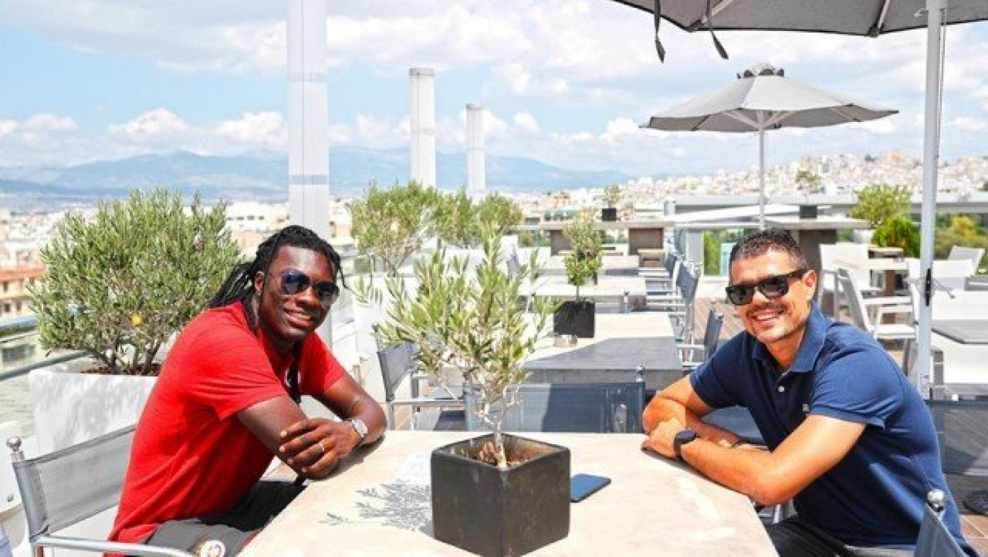 Για καφεδάκι   με τον Ταυλαρίδη        ο Γκόμις (pics)