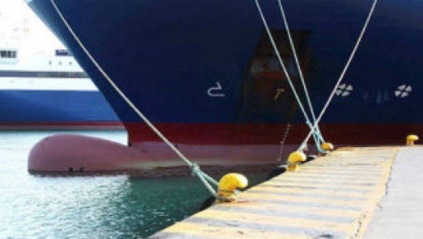 Πρόσκρουση επιβατηγού πλοίου             στην Σκιάθο