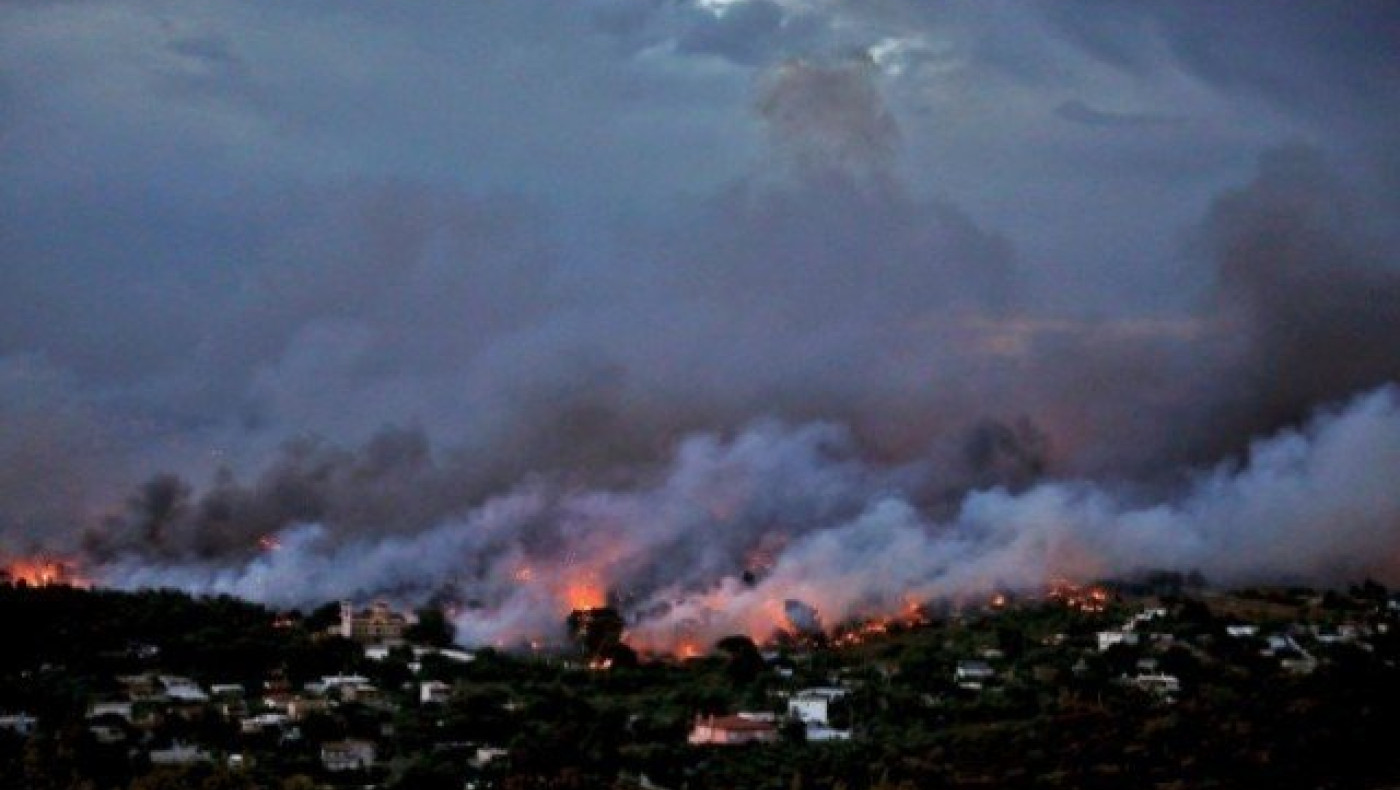 «Προσευχόμαστε                  για την Ελλάδα» (pic)