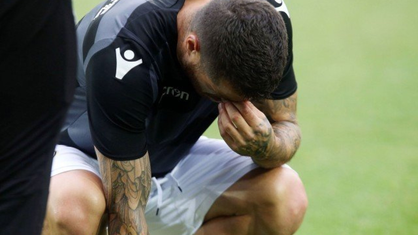 Ο Βιεϊρίνια τραυμάτισε το χέρι του επειδή χτύπησε τον πάγκο του ΠΑΟΚ