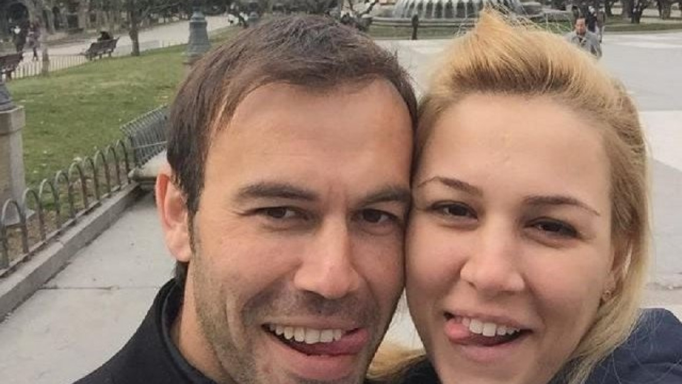 Από τα ασπρόμαυρα, στα ερυθρόλευκα η σύζυγός του Νάτχο