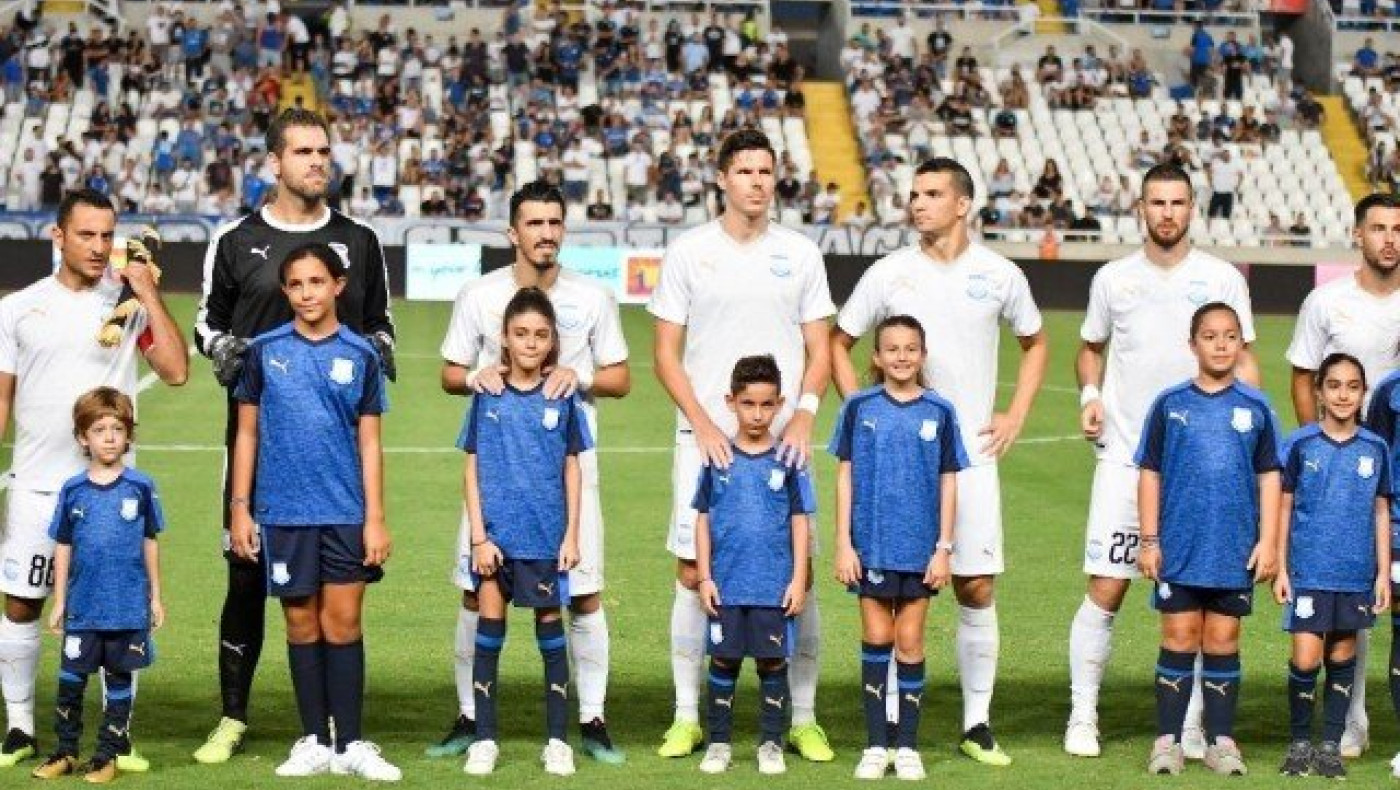 Σφραγίζουν το                              εισιτήριο