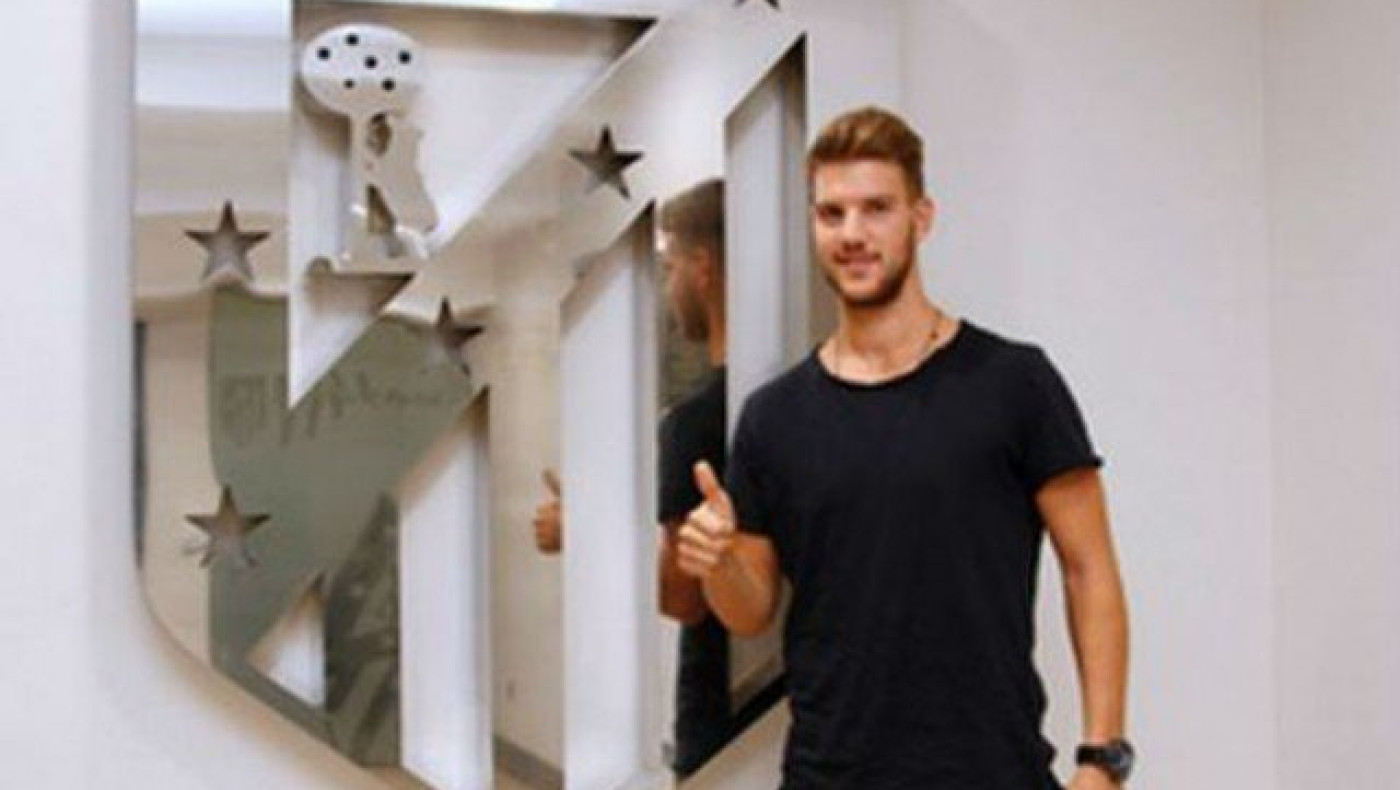 Συζητά και           με              Ρουγκάλα η       Δόξα