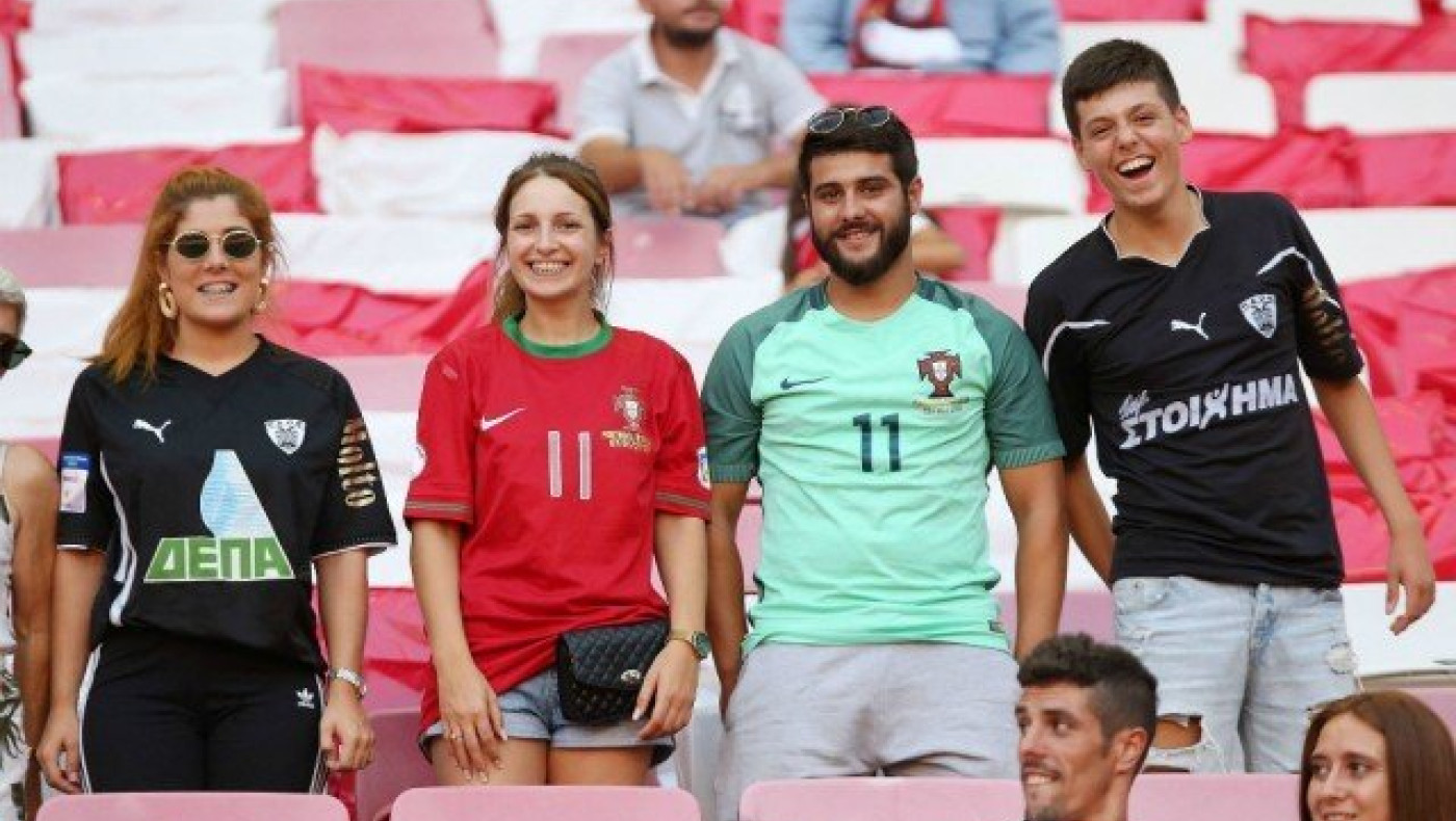 Η οικογένεια Βιεϊρίνια με φανέλες του, στο «Ντα Λουζ»! (pics)