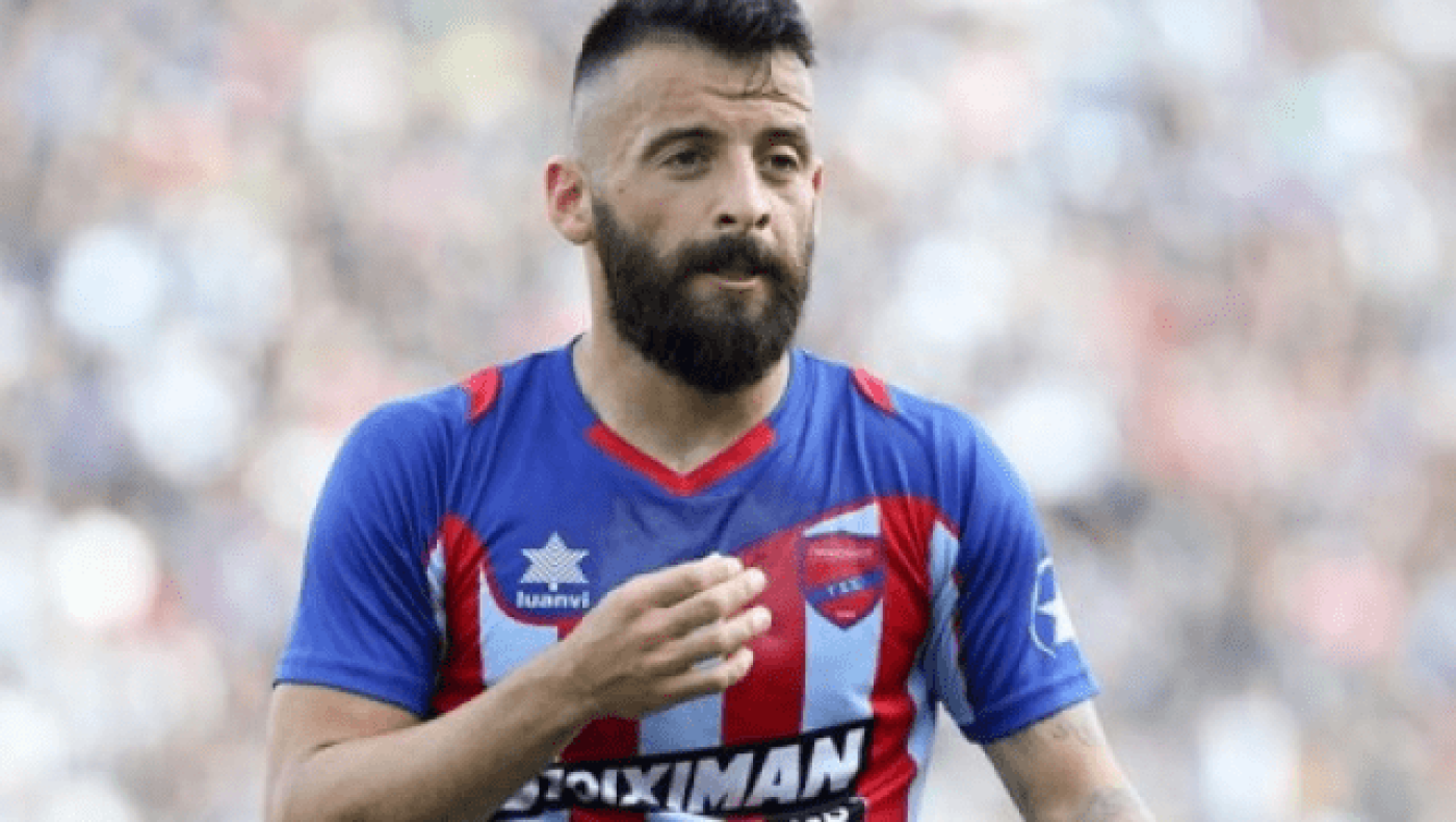 Μανώλης Σιώπης: Γιατί                         ο «κοντός» είναι αλλιώς!