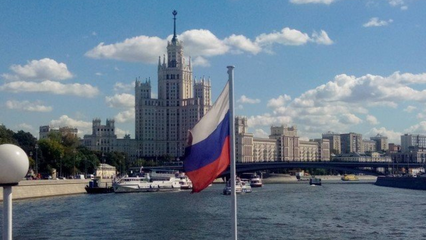 ΦΩΤΟΡΕΠΟΡΤΑΖ: Η Μόσχα διασχίζοντας τον Μόσχοβα (pics & vids)