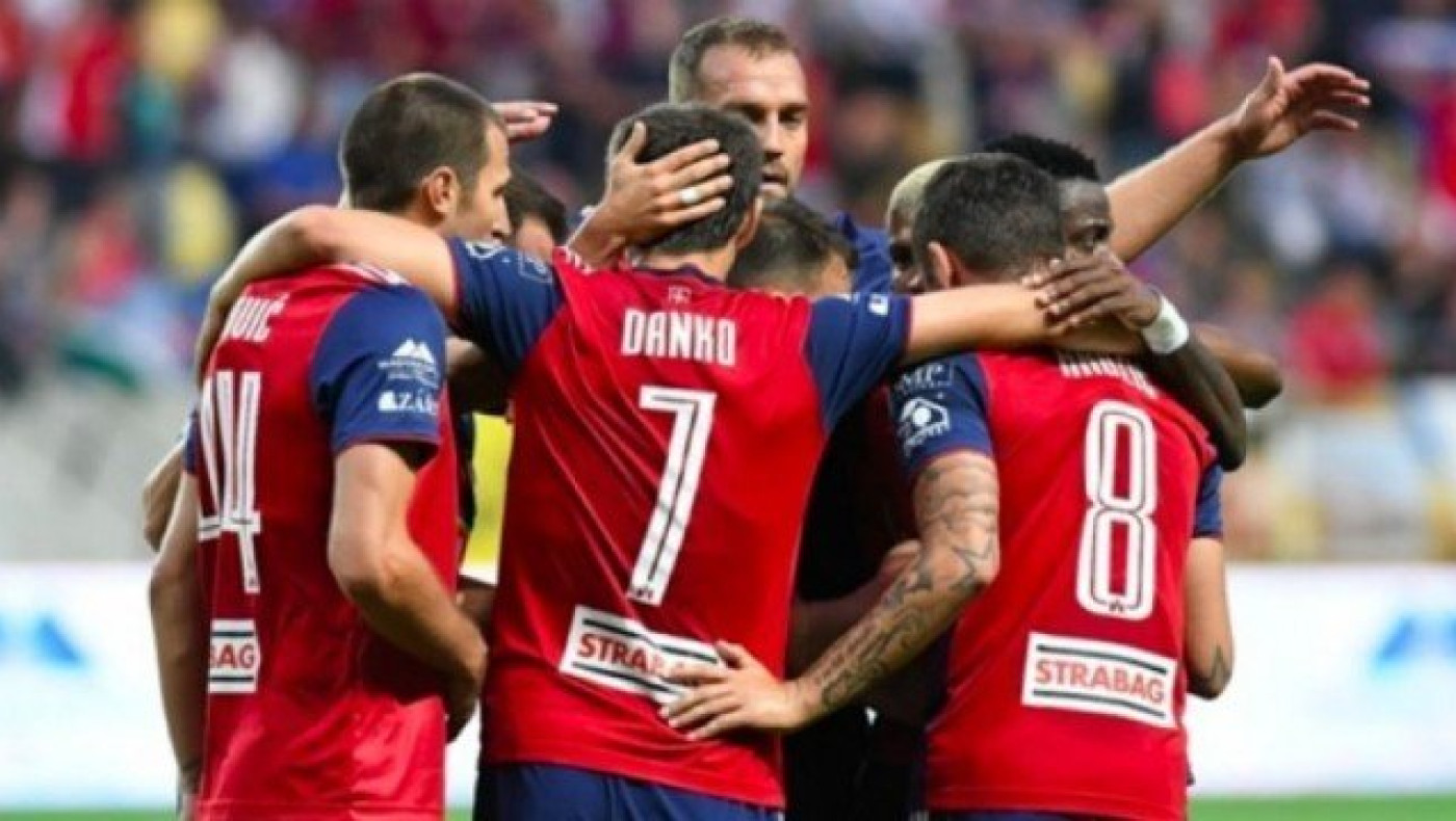 Όρθια στο ντέρμπι η                           Βίντι