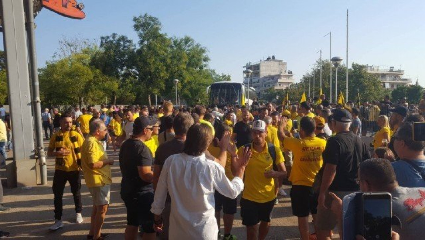 Αποθέωση στην άφιξη του Αρη στο Καυτανζόγλειο (pics+vids)