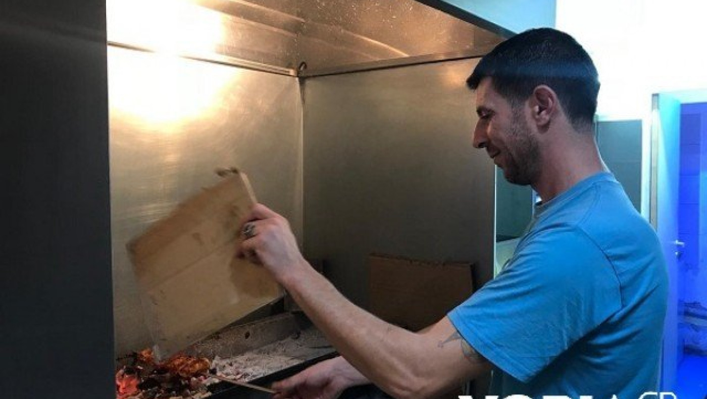 Σύρος πρόσφυγας άνοιξε εστιατόριο στο κέντρο της Θεσσαλονίκης