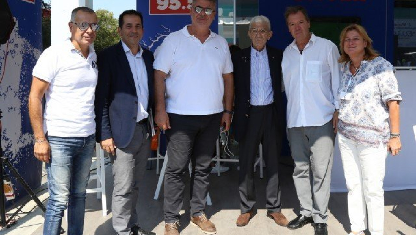 Μπουτάρης και πλήθος επωνύμων στο περίπτερο της Metromedia (pics)