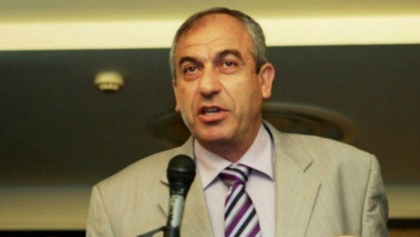 Βαρούχας: «Ας κάτσει       σπίτι του ο    Καμπούρης»