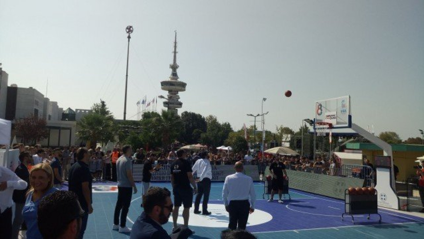 Ο επικός διάλογος Γιαννάκη-Πάιατ και τα καλάθια για καλό σκοπό (vid)