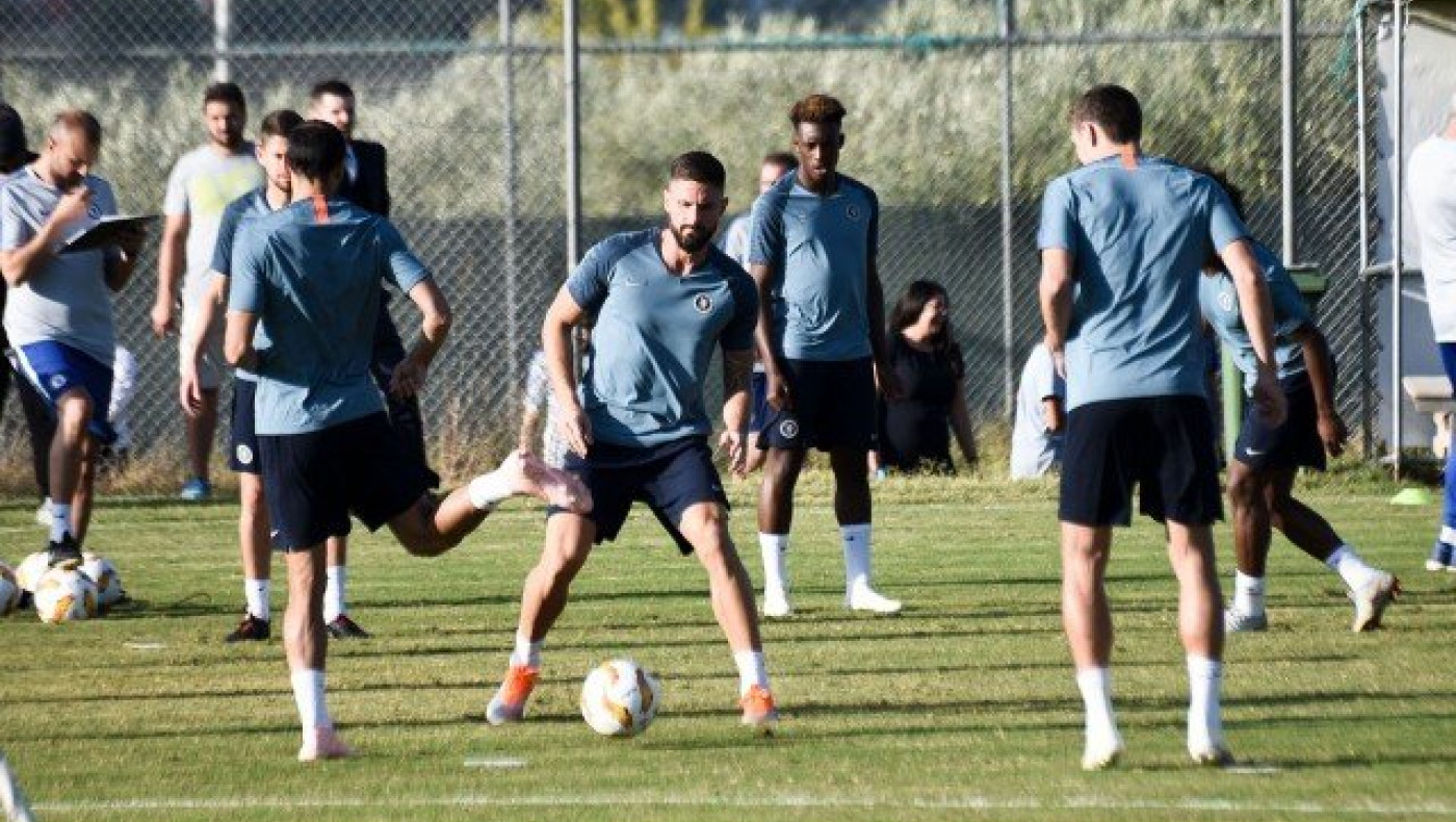 Η προπόνηση της         Τσέλσι στη Σουρωτή (pics+vids)