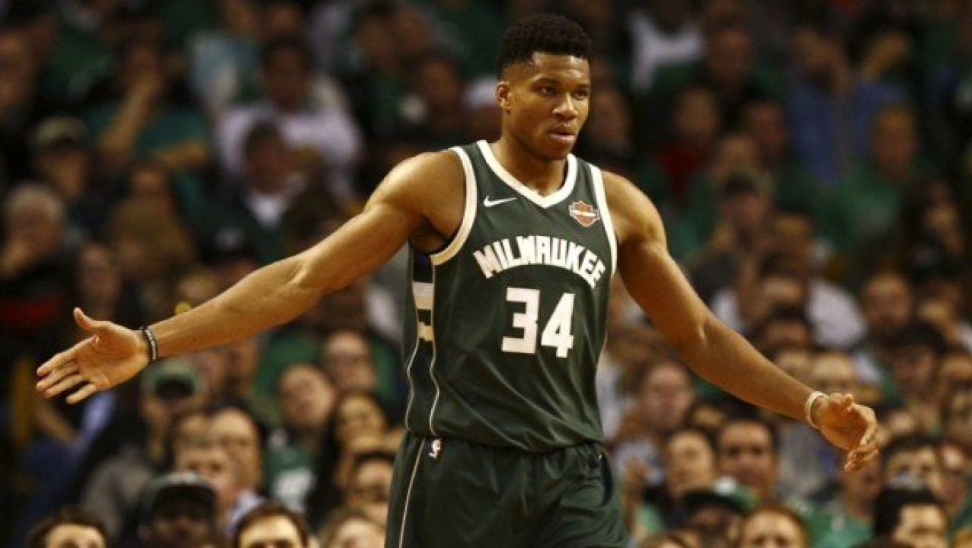 Συγκινεί για τον πατέρα του ο Αντετοκούνμπο     (pic)