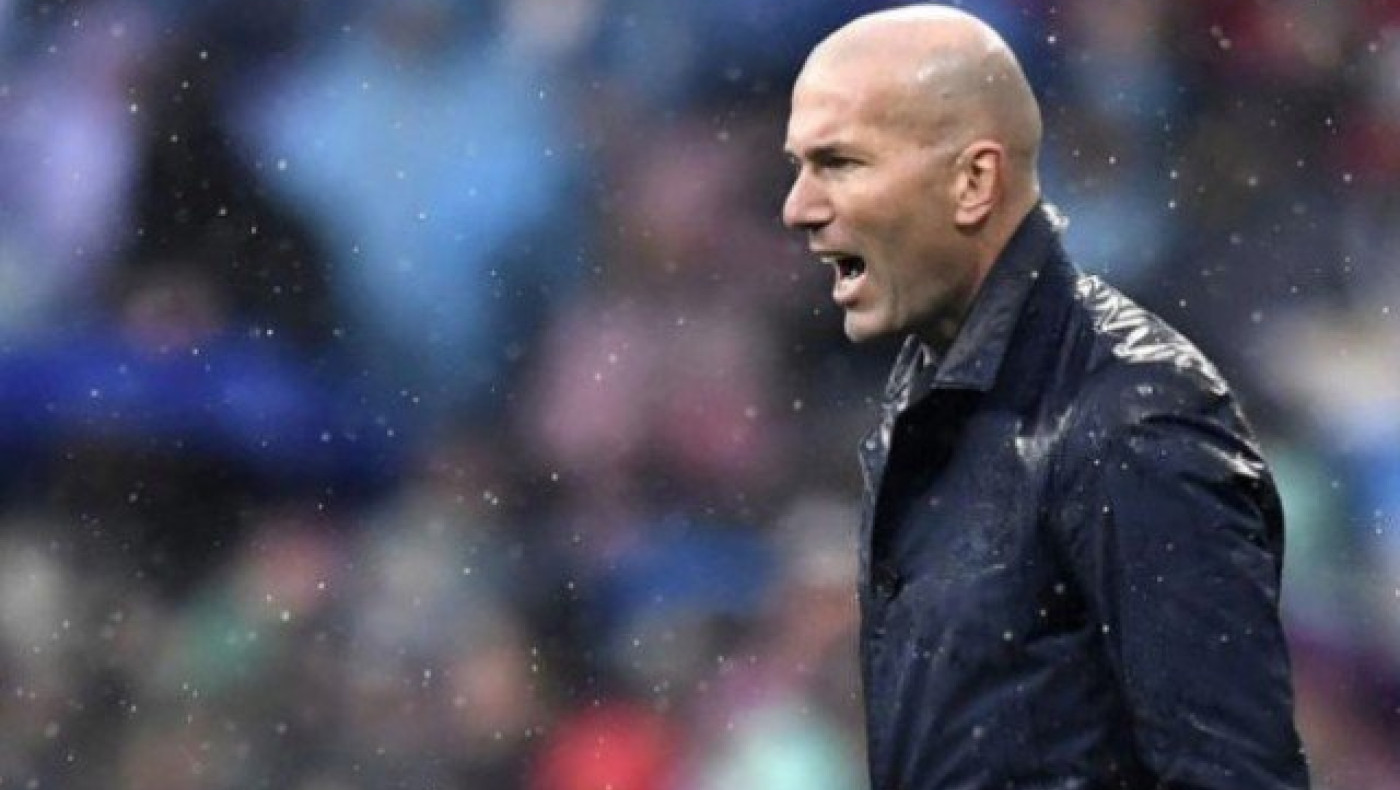 Στηρίζει Μουρίνιο, λέει «όχι»                  σε Ζιντάν η Γιουνάιτεντ