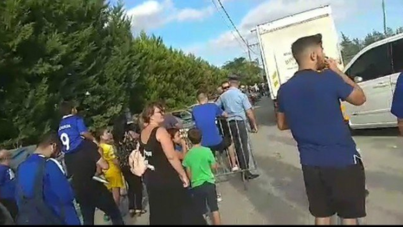 Οπαδοί               υποδέχθηκαν την Τσέλσι στη Σουρωτή (vid)