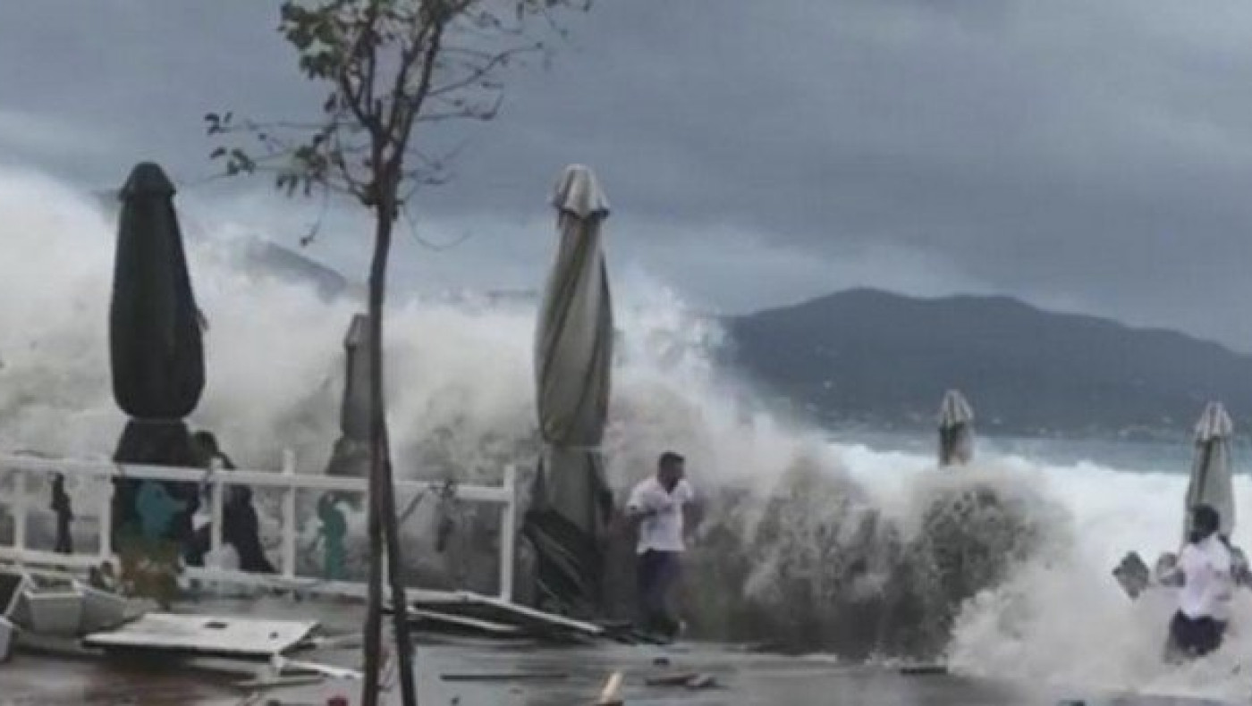 ΑΠΙΣΤΕΥΤΟ ΒΙΝΤΕΟ: O μεσογειακός κυκλώνας σαρώνει την Καλαμάτα!