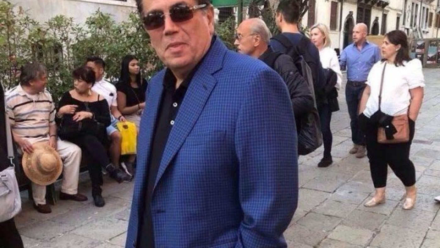 Ράπτης για τη δωρεά στο ορφανοτροφείο και τον Τομ Παπαδόπουλο