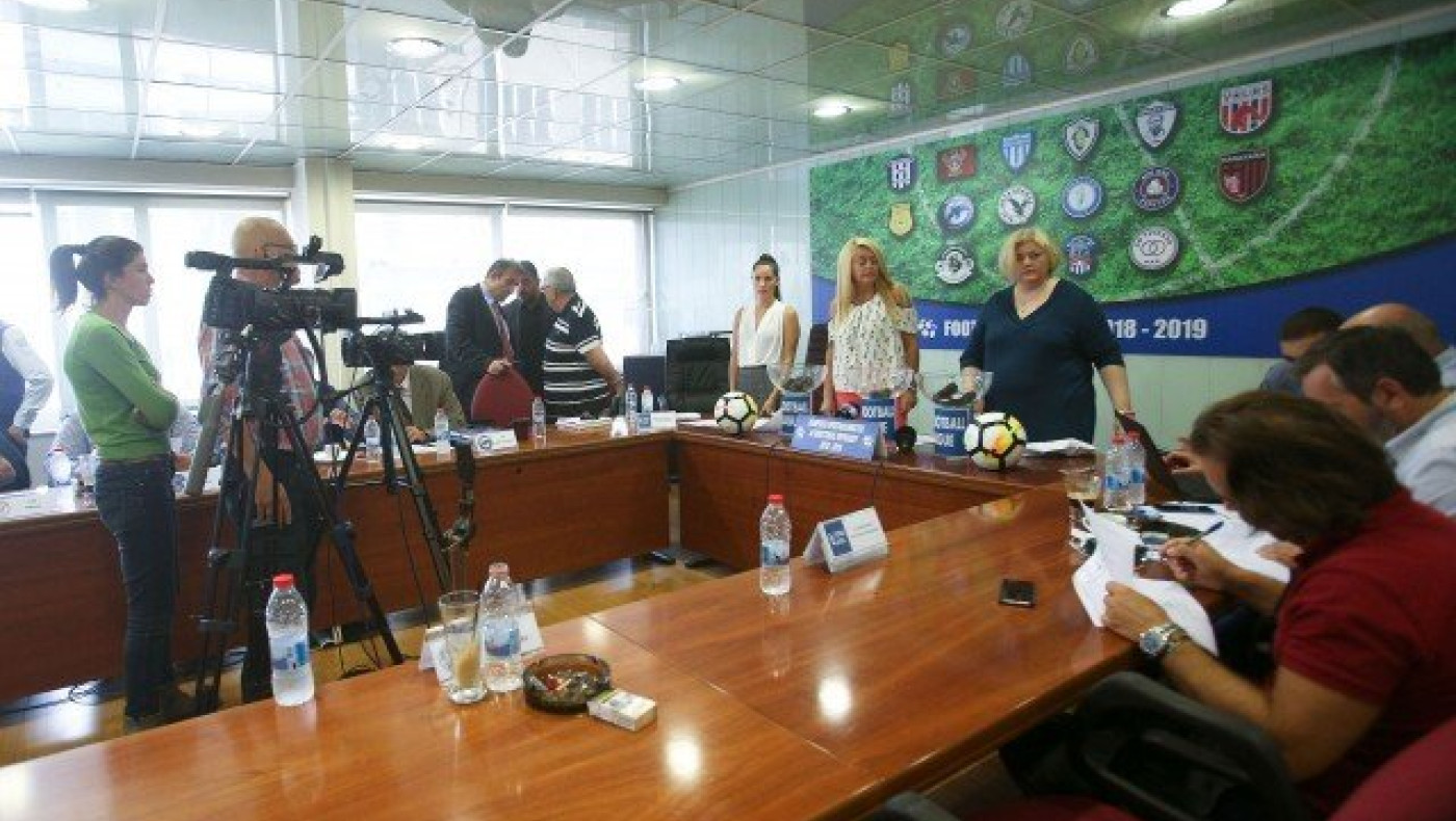 Τότε θα διεξαχθούν τα παιχνίδια της πρεμιέρας στη Football League