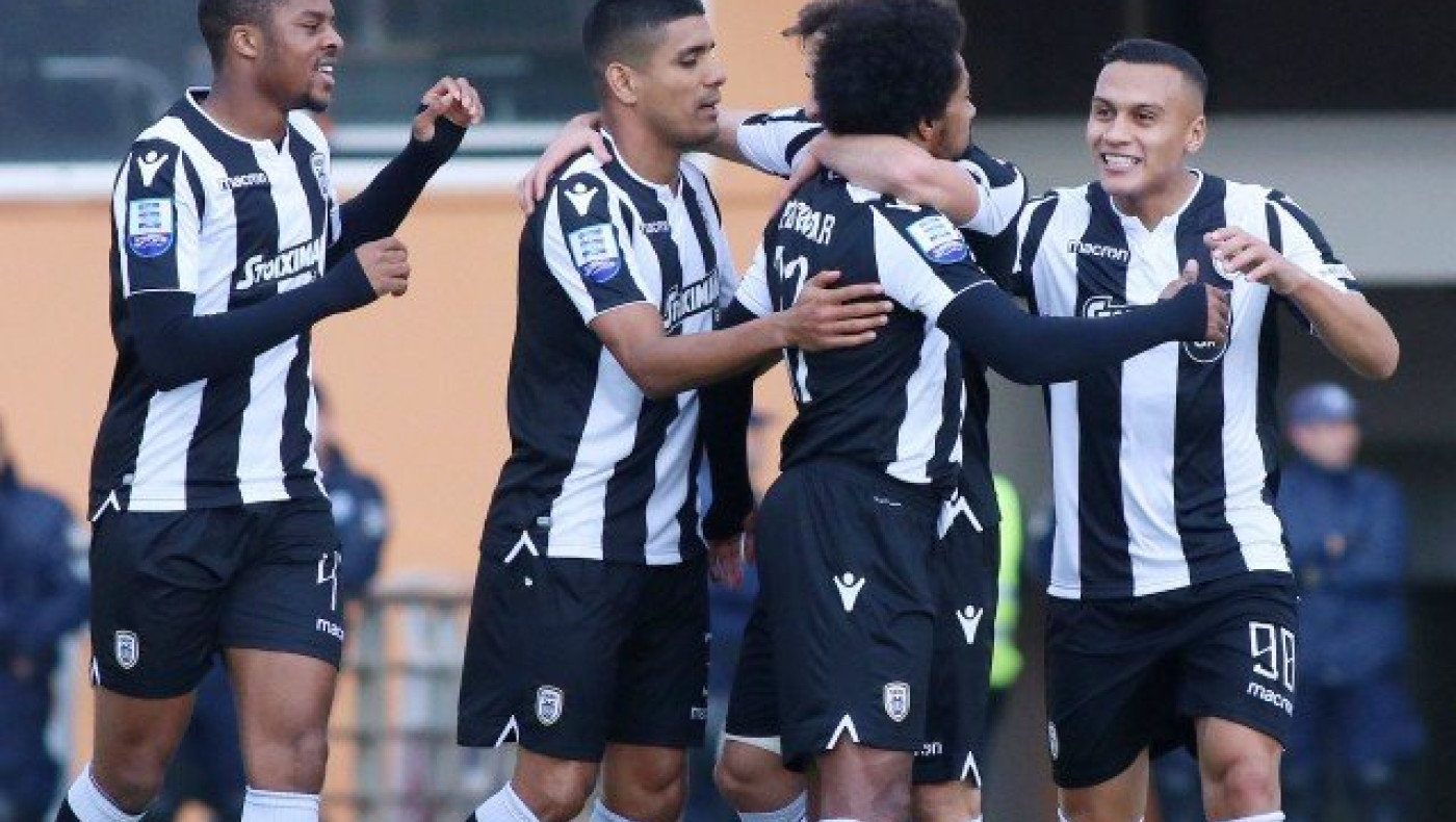 Οχι στην αφέλεια είπε μόνο ο                   Μπίσεσβαρ