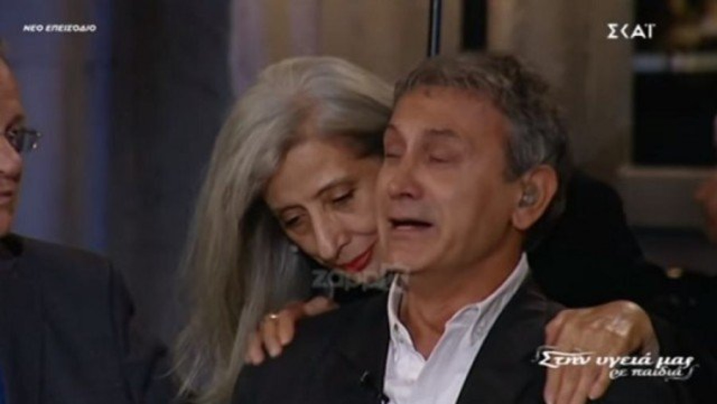 Κατέρρευσε ο Νταλάρας - Πέταξε το μικρόφωνο & έκλαιγε με λυγμούς