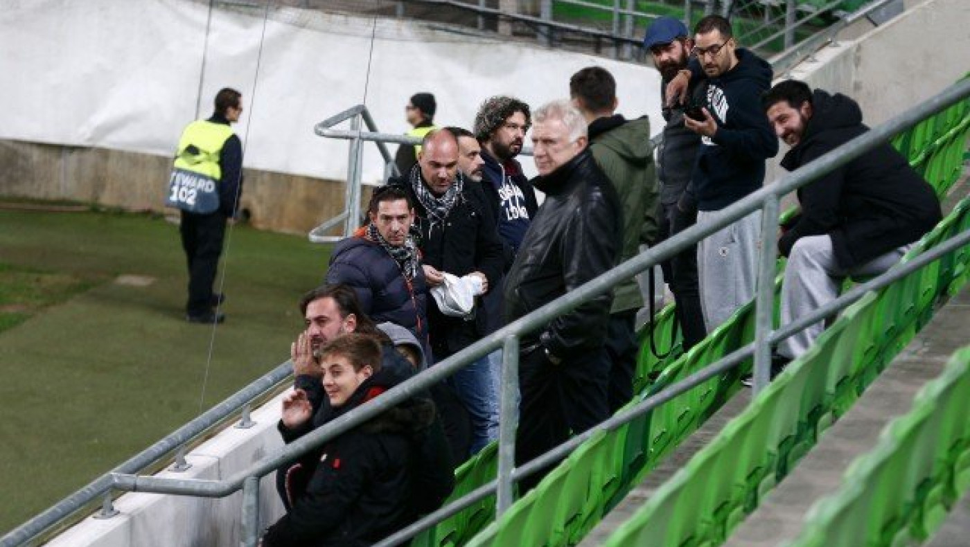 Ούτε στη Βουδαπέστη μόνος του!             (pic/vids)