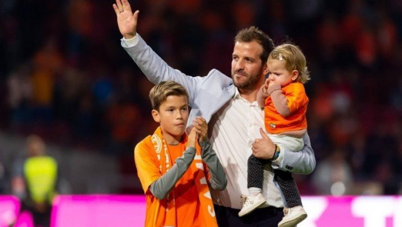 Αντίο από τον σπουδαίο         Ράφαελ Φαν Ντερ Φάαρτ