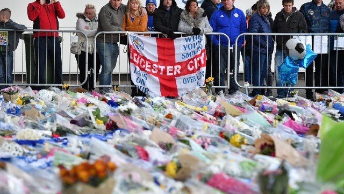 Συγκλονισμένοι παίκτες της Λέστερ έξω από το γήπεδο (pics)