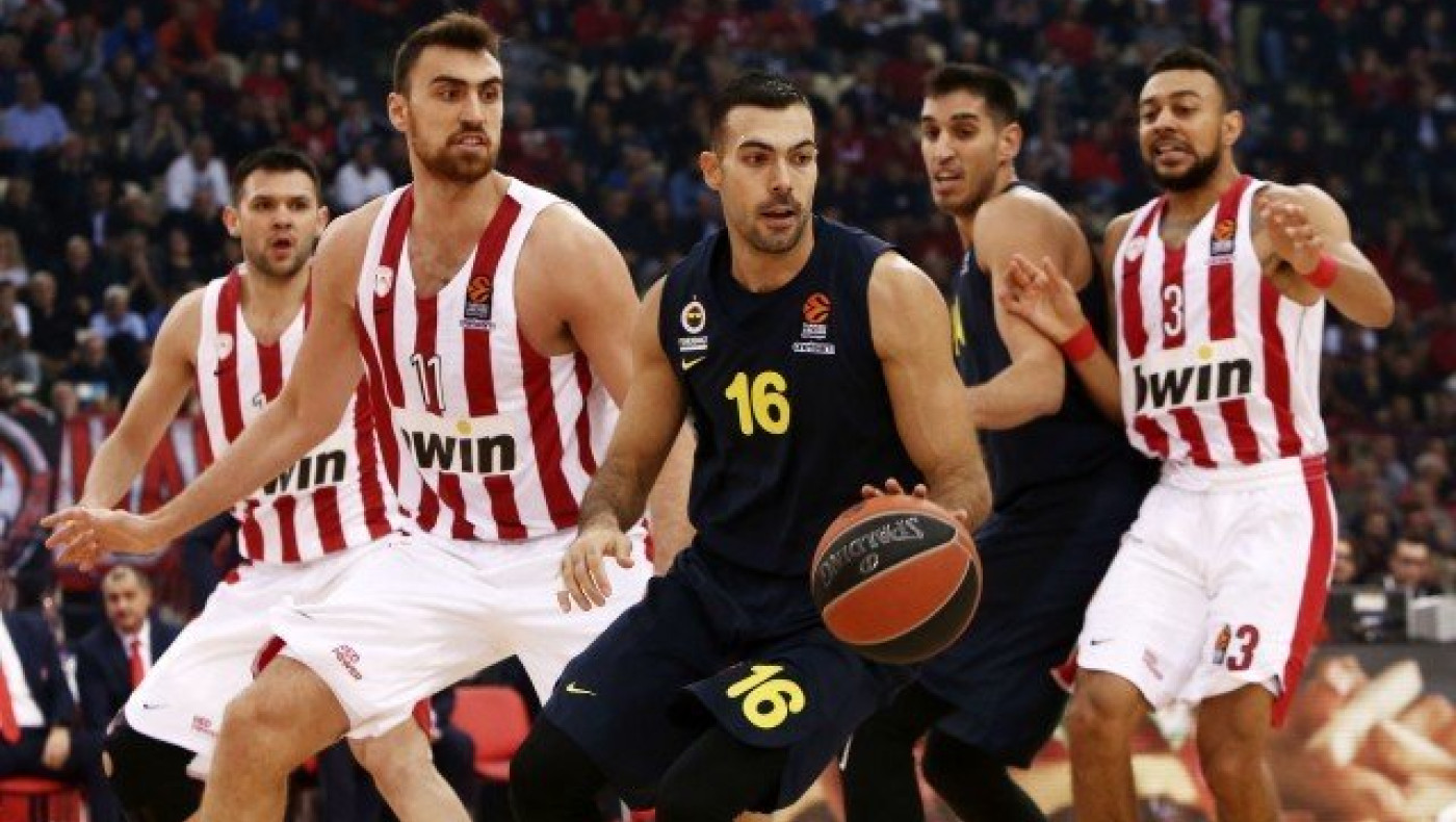 Τους τέλειωσε ο Σλούκας μέσα στο                ΣΕΦ!