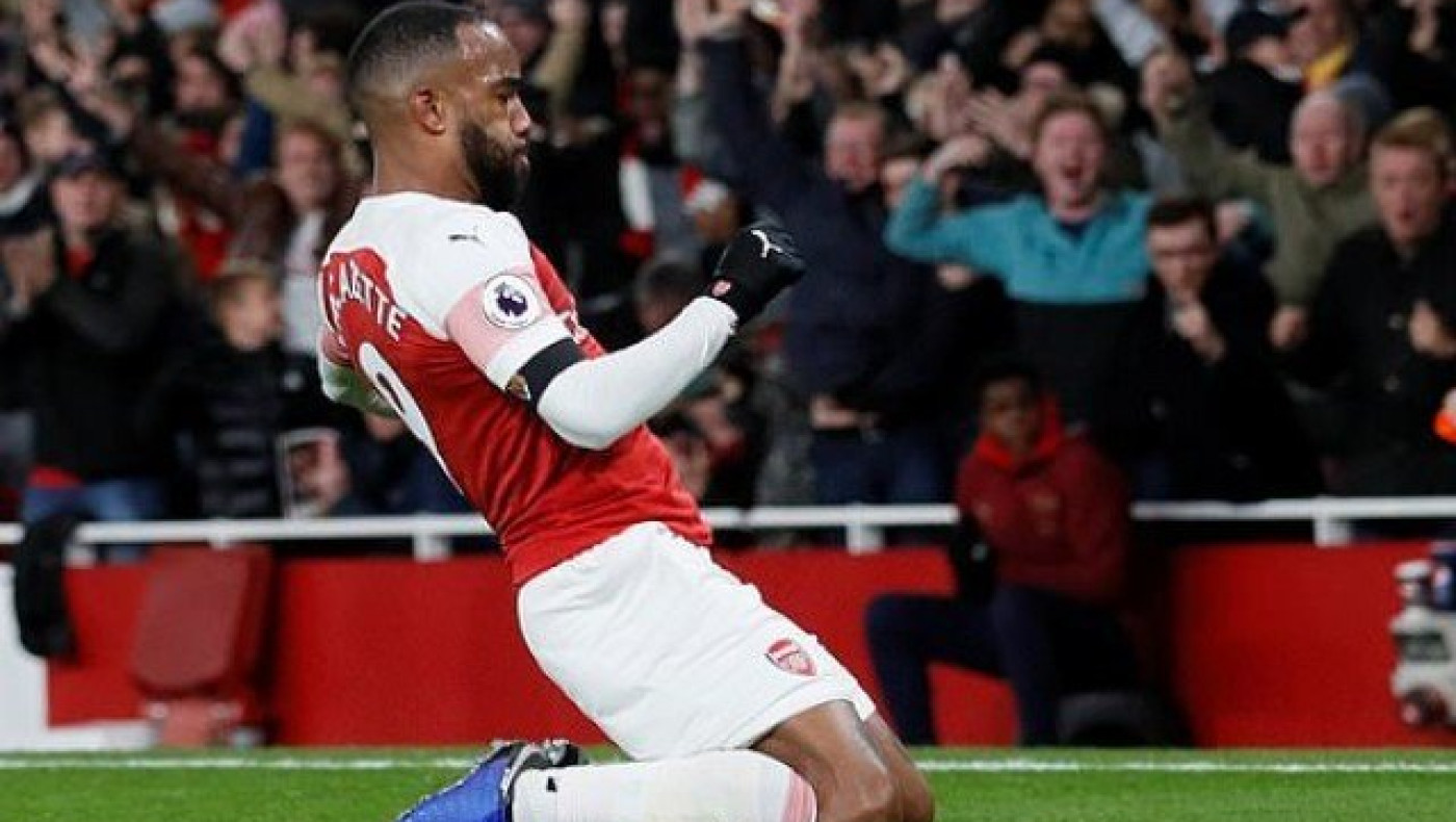 Χ-αρούμενες και οι δύο                   στο «Εμιρεϊτς»!