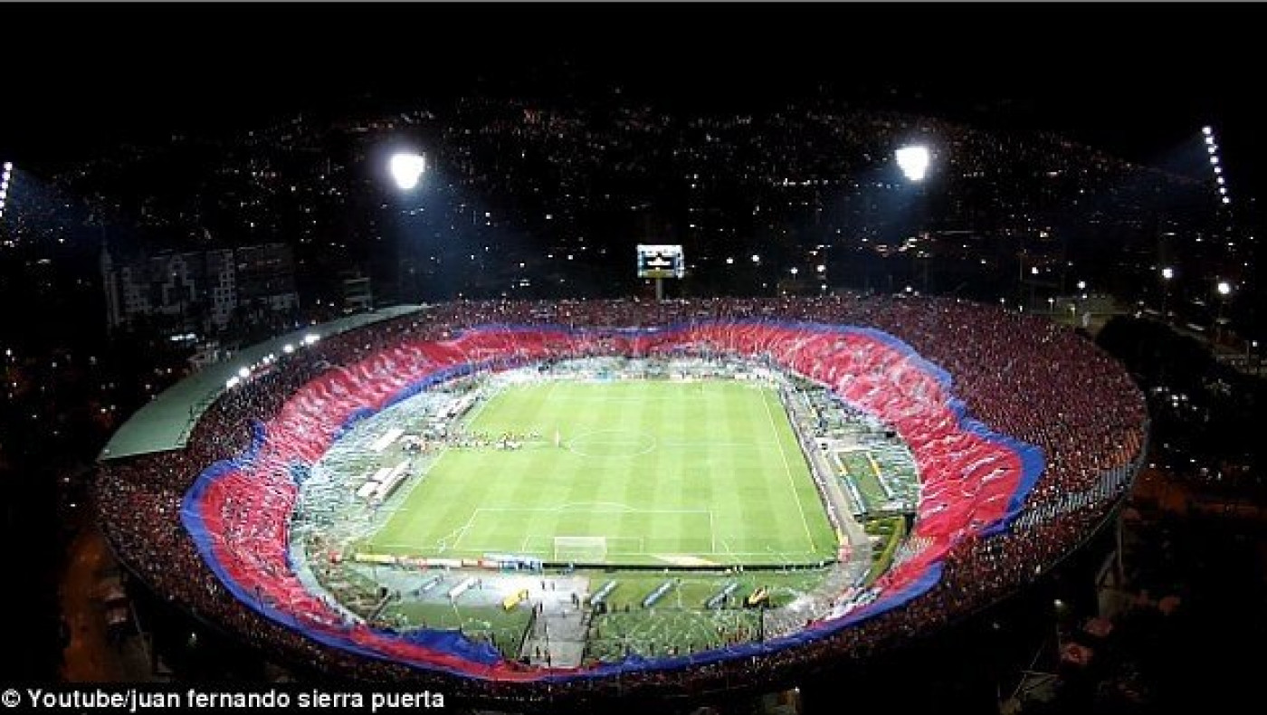 Το τεράστιο λάβαρο που κάλυψε ολόκληρο το γήπεδο της Ιντεπεντιέντε Μεντεγίν