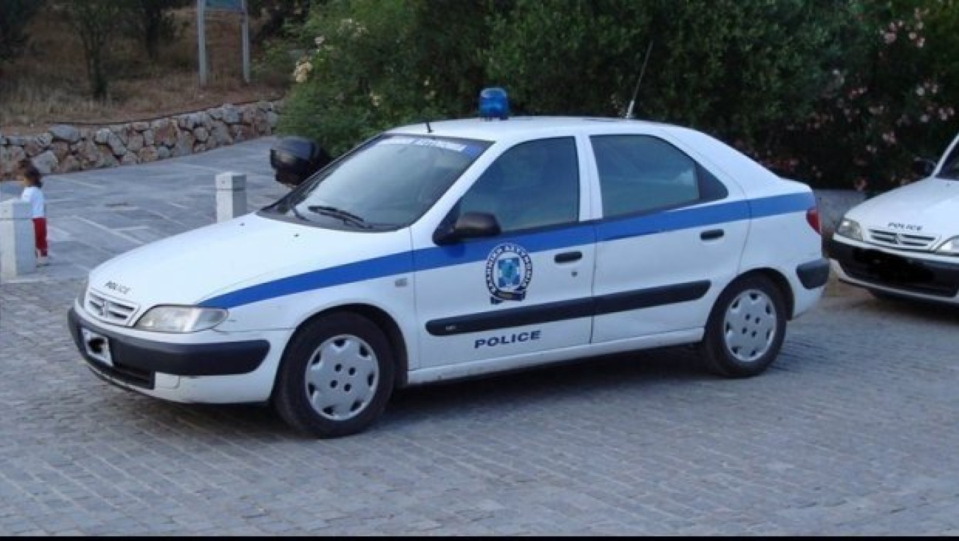  Τον έπιασαν με ναρκωτικά και τους άρχισε στις γροθιές!