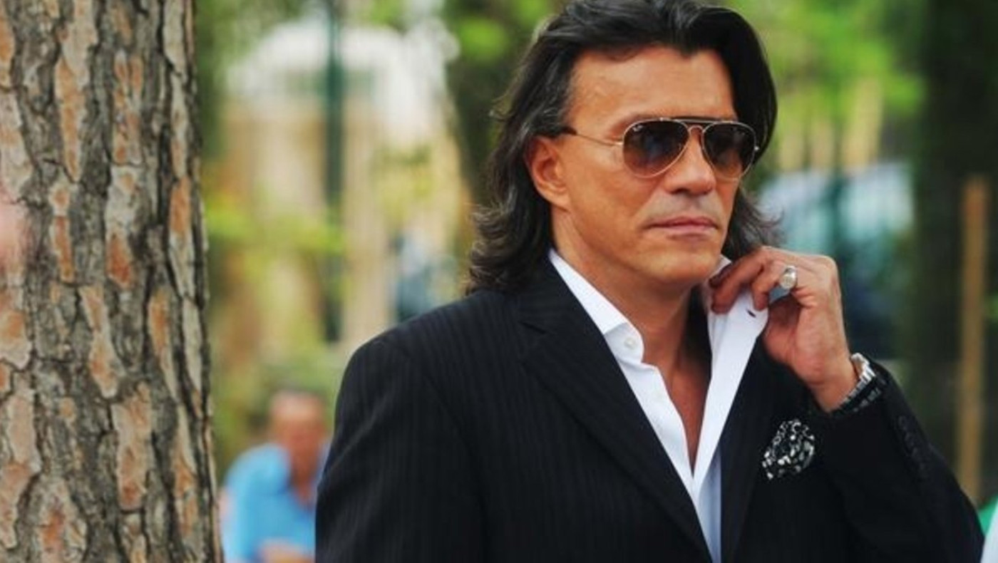 Σκαρφαλώνει και σε λεωφορεία ο Ψινάκης! (pic)