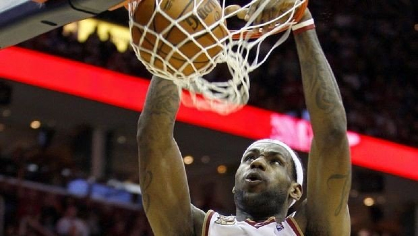 Τρομερό κάρφωμα από τον Λεμπρόν! (VIDEO)