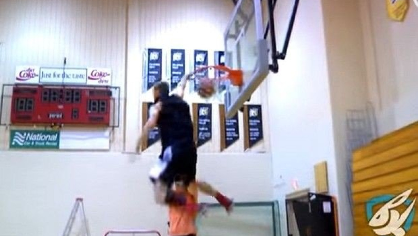 Το κάρφωμα... Σκορπιός! (VIDEO)