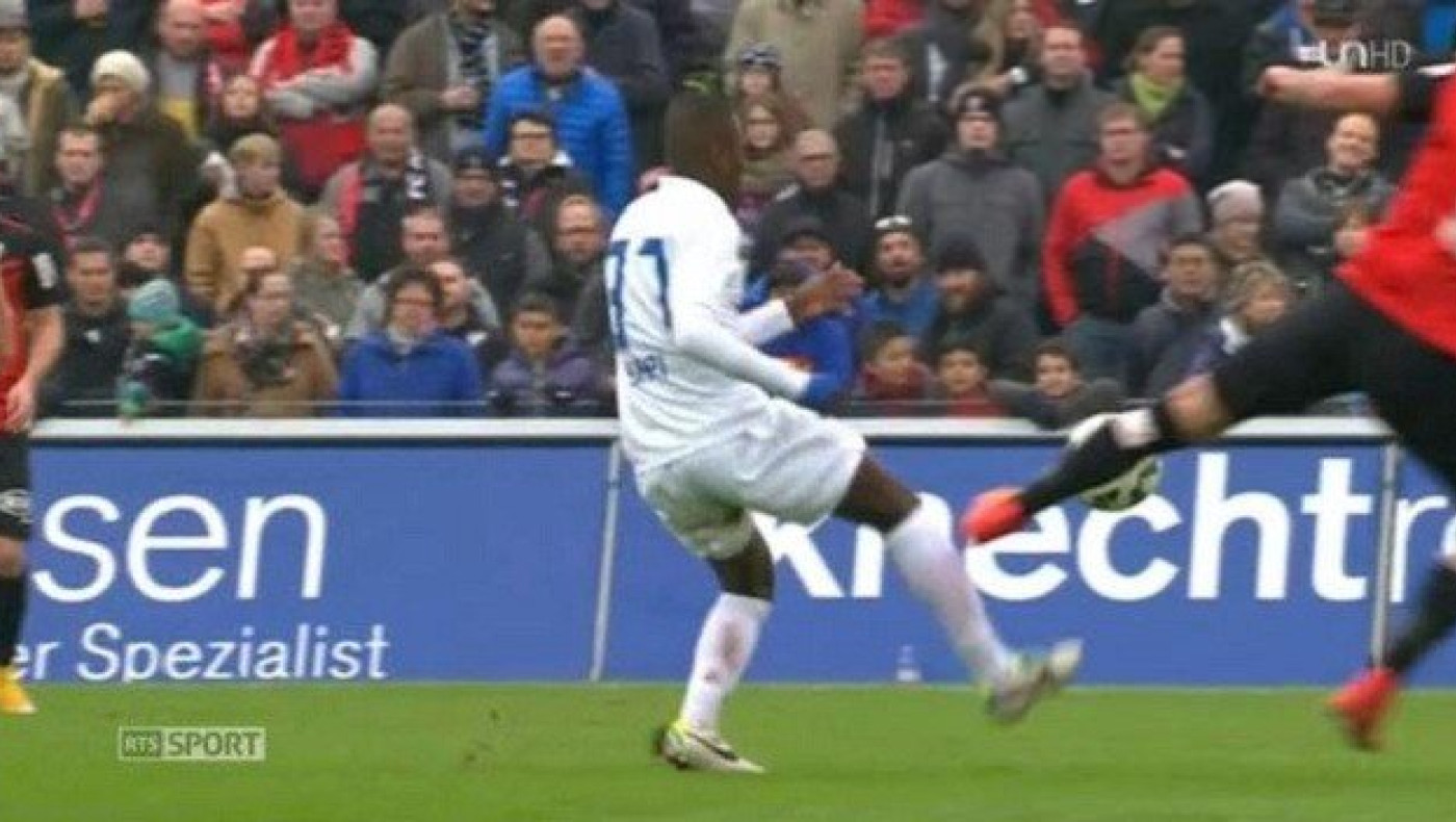 Του 'κοψε την μπάλα, τον πάνε στα δικαστήρια (VIDEO)