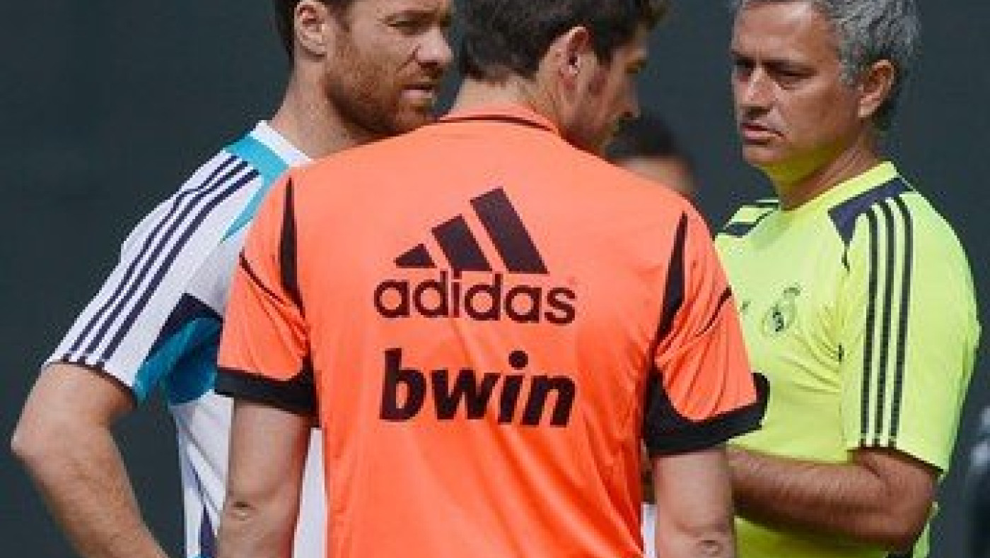 Στα μαχαίρια Τσάμπι Αλόνσο και Κασίγιας επί Μουρίνιο