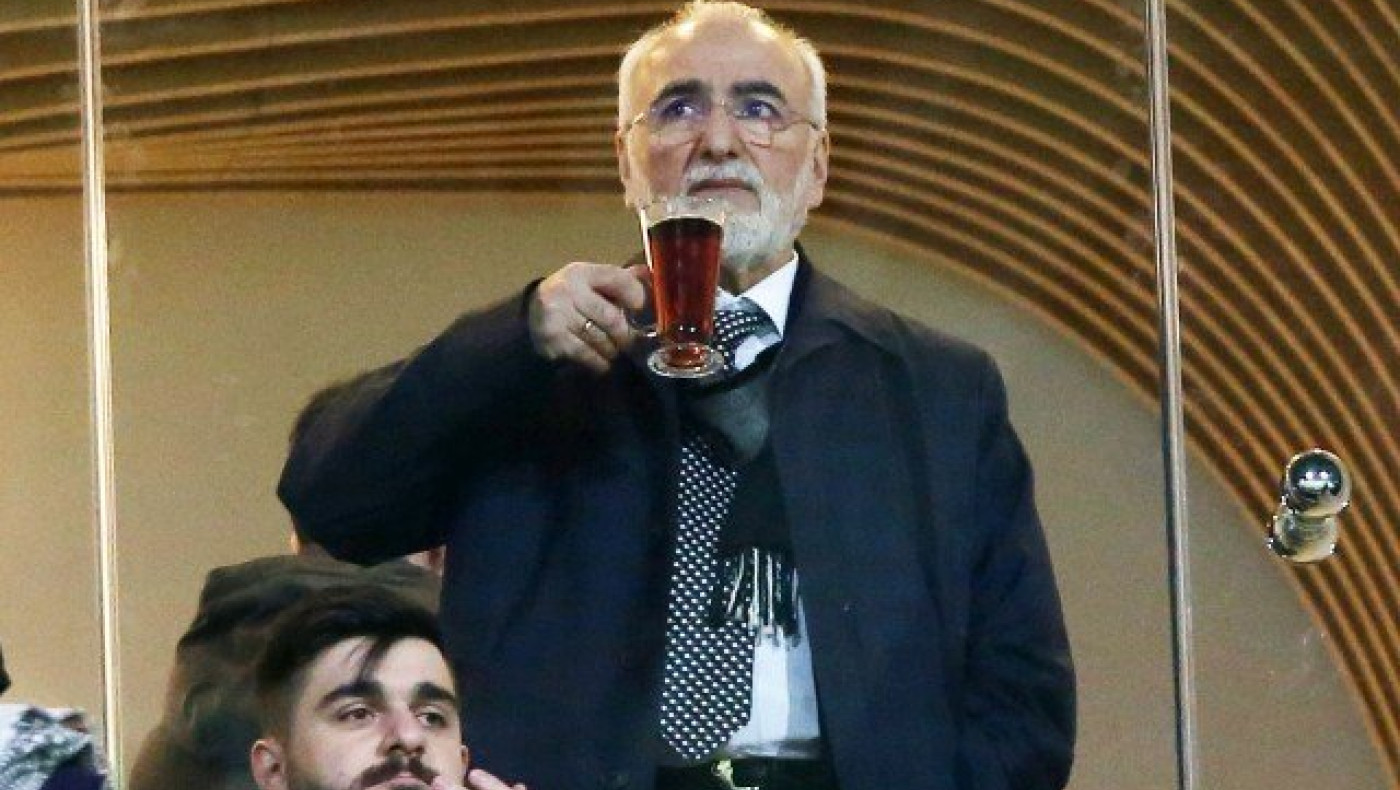 Ο Ιβάν ανοίγει                τον φάκελο των ανανεώσεων