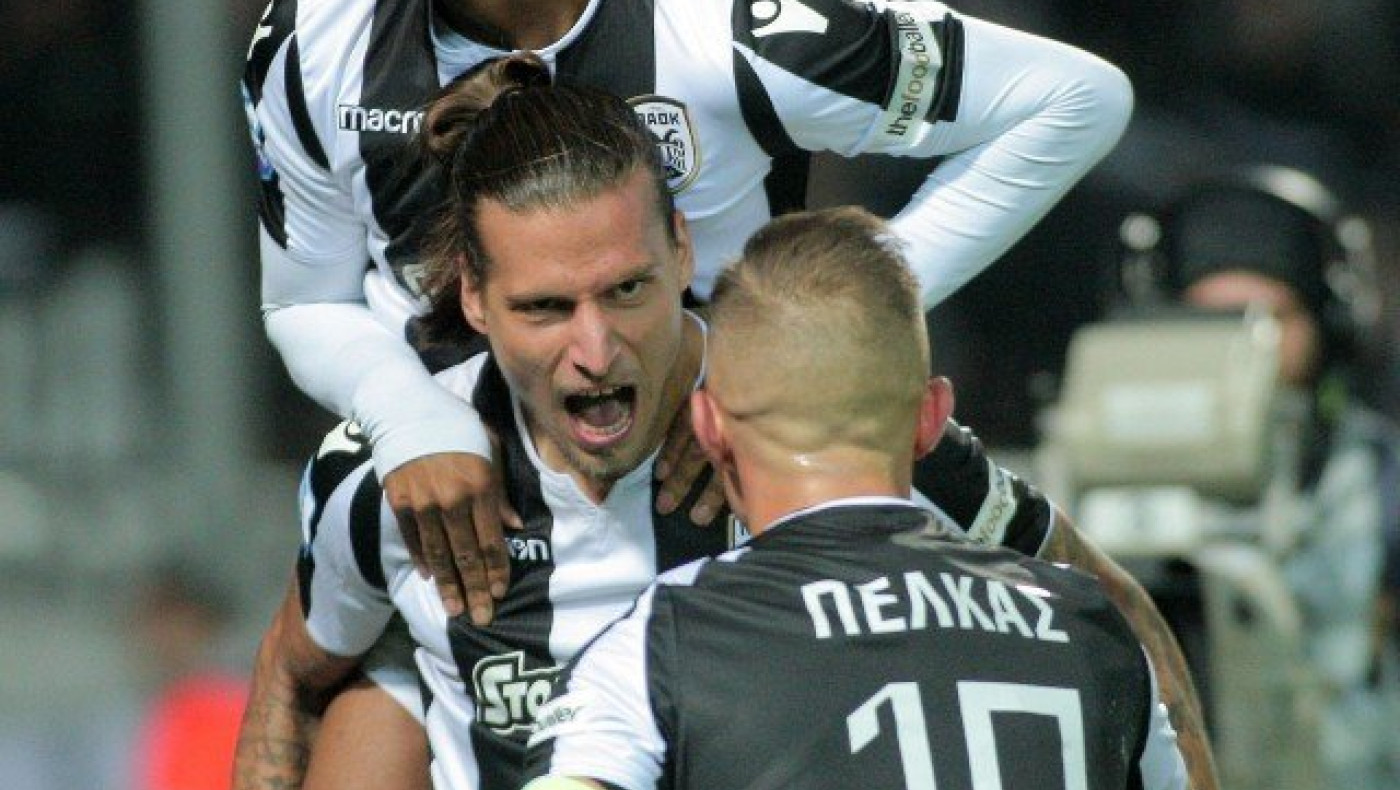 Επιστρέφει στο                     «μέτωπο»  αναθεωρώντας τα πάντα