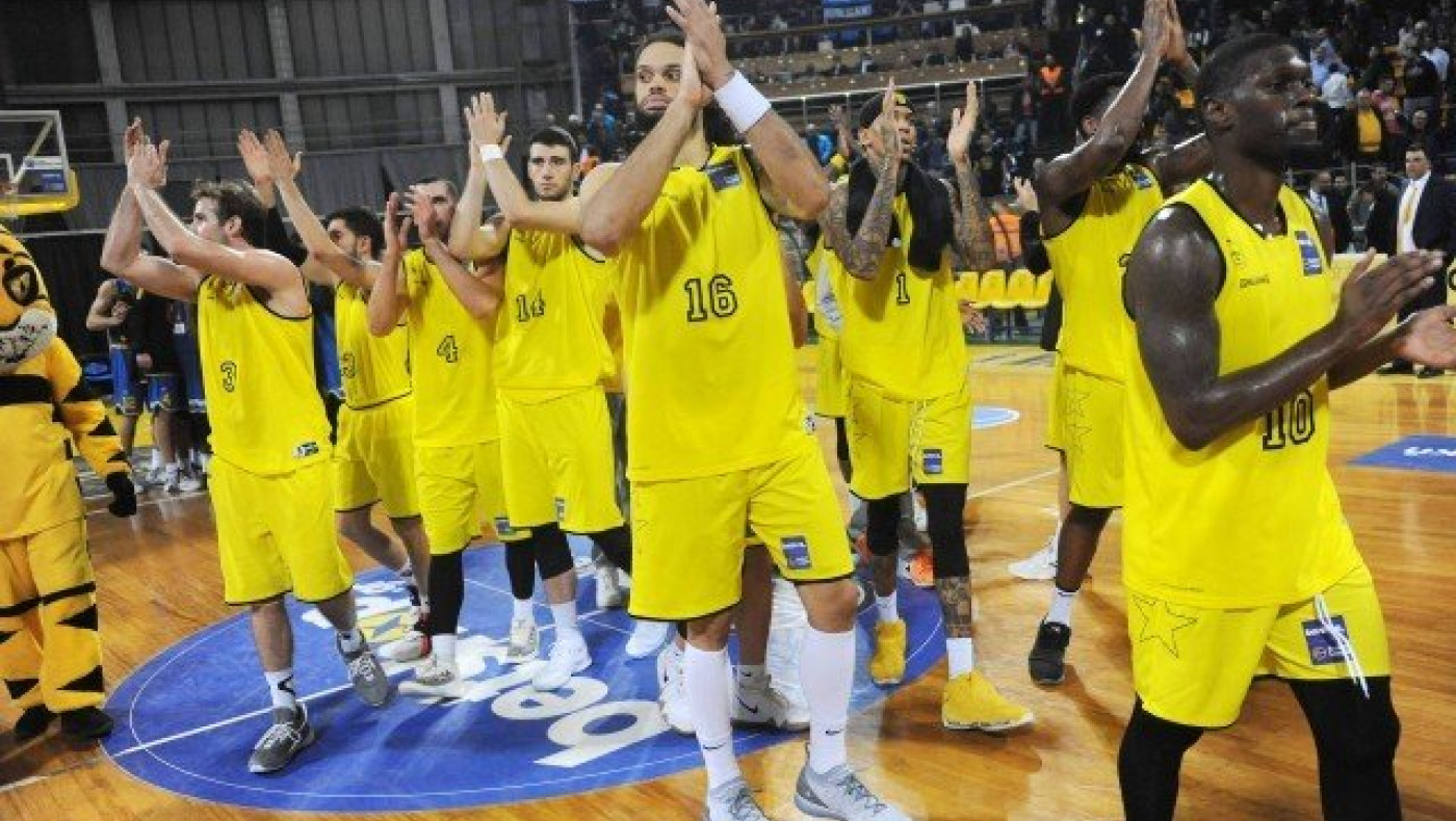 Ο Αγγέλου, ο Μπάνε και η έκτακτη            βοήθεια