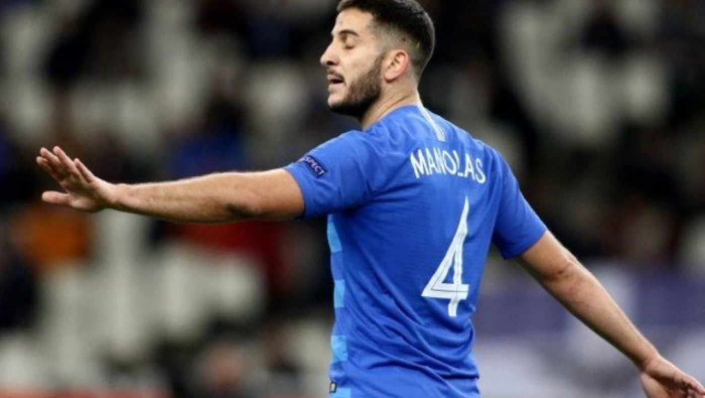 «Μάχη»                                    για την απόκτηση του Μανωλά!